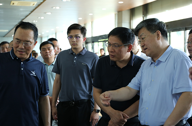 新乡市领导调研振动香蕉污视频APP产业链及企业上市工作